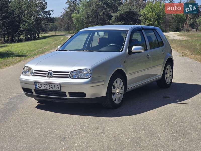 Хэтчбек Volkswagen Golf 2001 в 