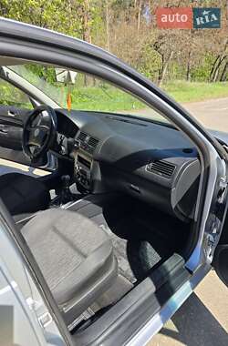 Хэтчбек Volkswagen Golf 2001 в 