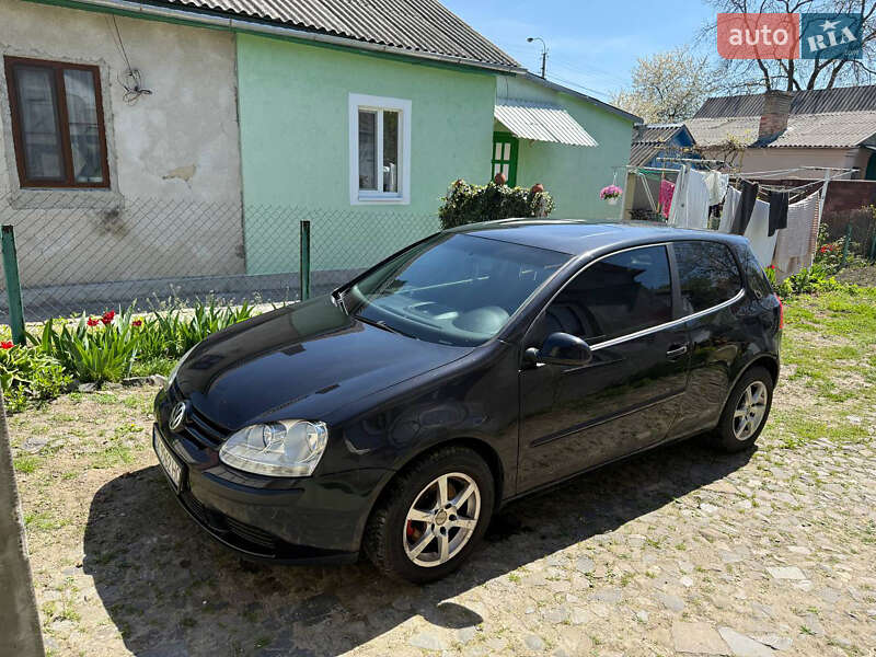 Хетчбек Volkswagen Golf 2004 в Рівному