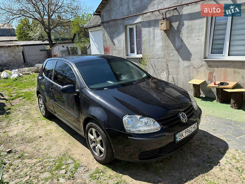Хетчбек Volkswagen Golf 2004 в Рівному