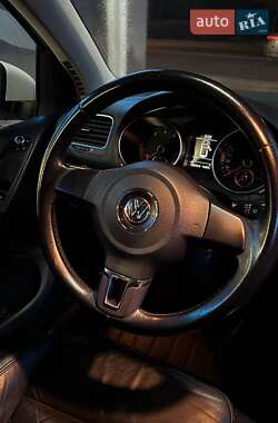 Хэтчбек Volkswagen Golf 2009 в 
