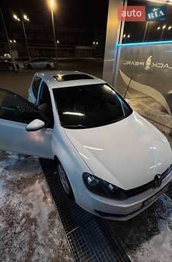 Хэтчбек Volkswagen Golf 2009 в 