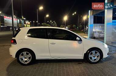 Хэтчбек Volkswagen Golf 2009 в 