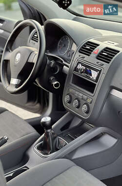 Хэтчбек Volkswagen Golf 2007 в 