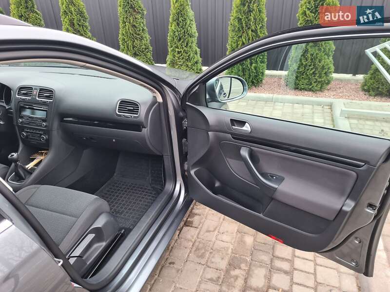 Универсал Volkswagen Golf 2010 в Звягеле