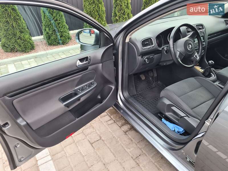 Универсал Volkswagen Golf 2010 в Звягеле
