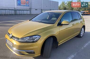 Хетчбек Volkswagen Golf 2018 в 