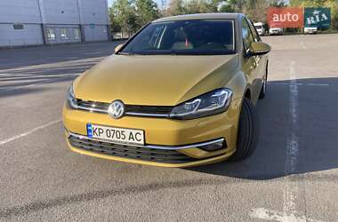 Хетчбек Volkswagen Golf 2018 в 