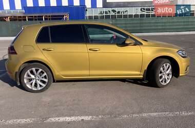 Хетчбек Volkswagen Golf 2018 в 