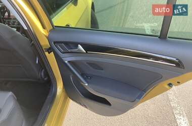Хетчбек Volkswagen Golf 2018 в 