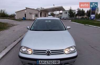 Хэтчбек Volkswagen Golf 2000 в 