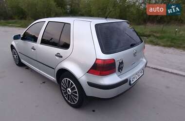 Хэтчбек Volkswagen Golf 2000 в 
