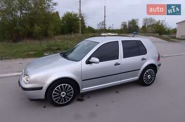 Хэтчбек Volkswagen Golf 2000 в 