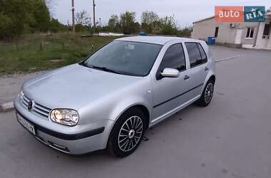 Хэтчбек Volkswagen Golf 2000 в 