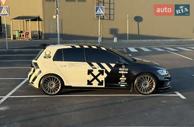 Хетчбек Volkswagen Golf 2017 в 