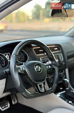 Хетчбек Volkswagen Golf 2017 в 