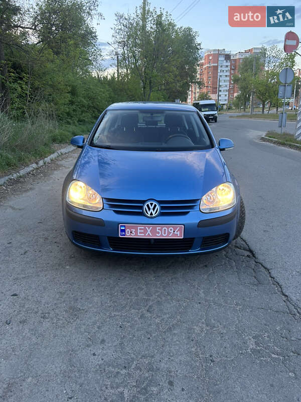 Хетчбек Volkswagen Golf 2005 в 