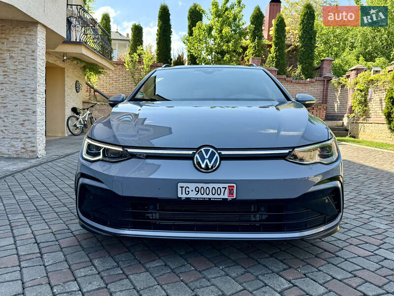 Універсал Volkswagen Golf 2020 в Чернівцях
