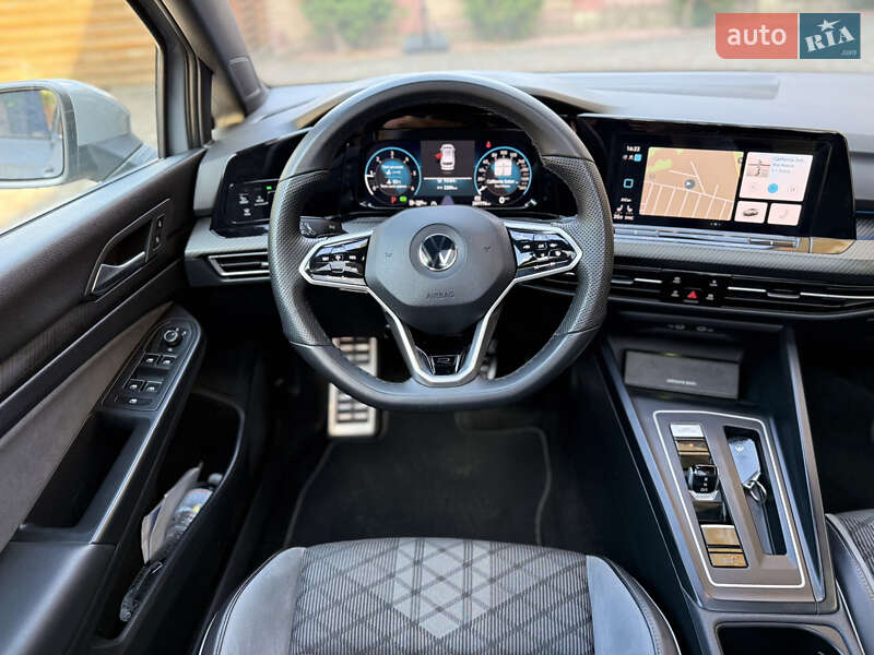 Універсал Volkswagen Golf 2020 в Чернівцях