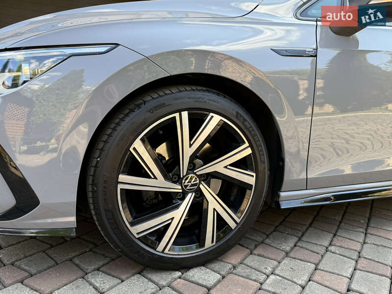 Універсал Volkswagen Golf 2020 в Чернівцях