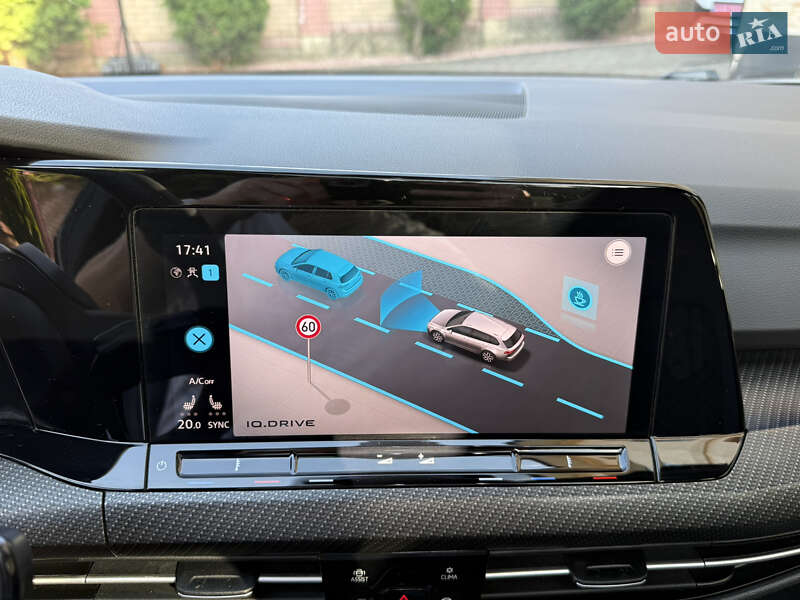 Універсал Volkswagen Golf 2020 в Чернівцях