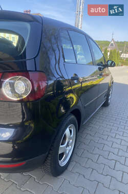Хэтчбек Volkswagen Golf 2005 в 