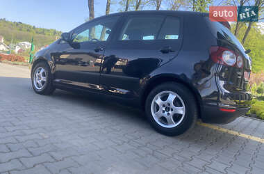 Хэтчбек Volkswagen Golf 2005 в 
