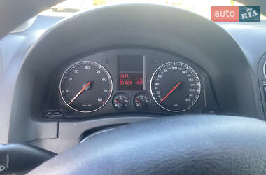 Хэтчбек Volkswagen Golf 2005 в 