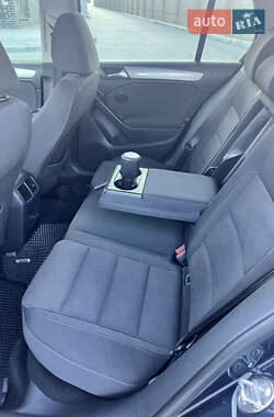 Хэтчбек Volkswagen Golf 2013 в 