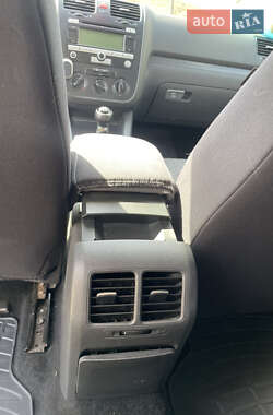 Хетчбек Volkswagen Golf 2008 в 