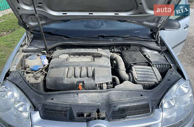 Хетчбек Volkswagen Golf 2008 в 
