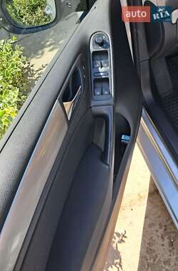 Хэтчбек Volkswagen Golf 2009 в 