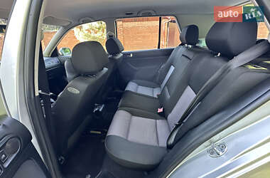 Хэтчбек Volkswagen Golf 2001 в 