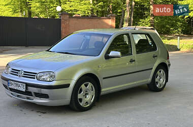 Хэтчбек Volkswagen Golf 2001 в 