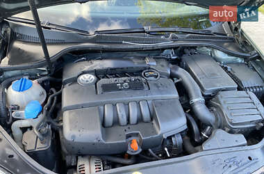 Хэтчбек Volkswagen Golf 2004 в 