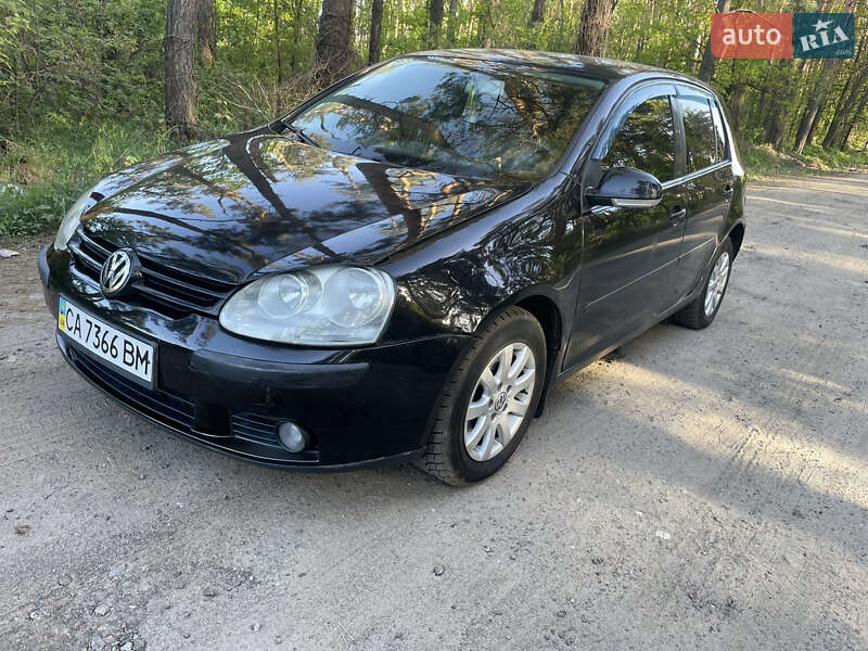 Хетчбек Volkswagen Golf 2004 в 