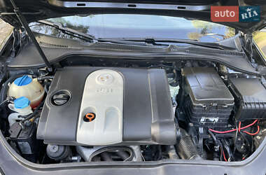 Хетчбек Volkswagen Golf 2004 в 