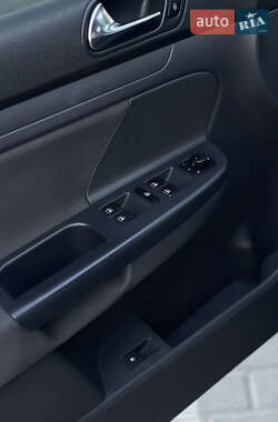Хэтчбек Volkswagen Golf 2008 в 