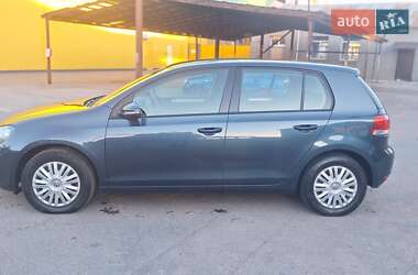 Хетчбек Volkswagen Golf 2010 в 