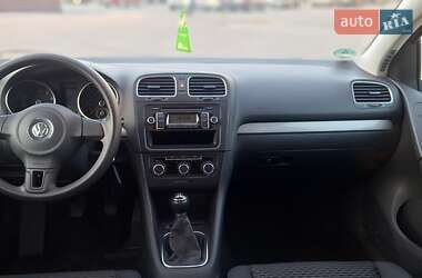 Хетчбек Volkswagen Golf 2010 в 