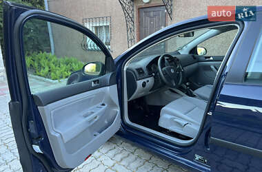 Хэтчбек Volkswagen Golf 2007 в 