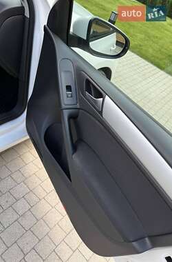 Хэтчбек Volkswagen Golf 2010 в 