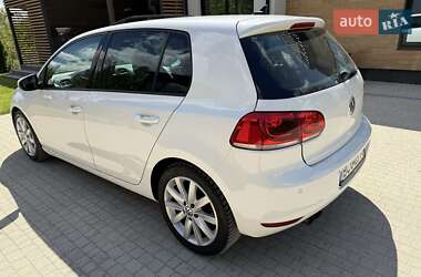 Хэтчбек Volkswagen Golf 2010 в 