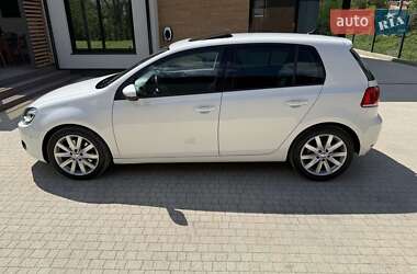 Хэтчбек Volkswagen Golf 2010 в 