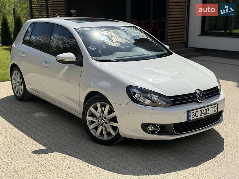 Хэтчбек Volkswagen Golf 2010 в 