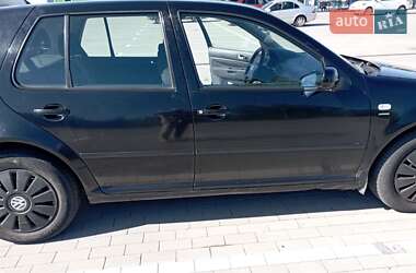 Хэтчбек Volkswagen Golf 2000 в 