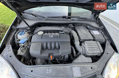 Хетчбек Volkswagen Golf 2007 в 