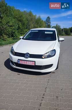 Хетчбек Volkswagen Golf 2012 в 