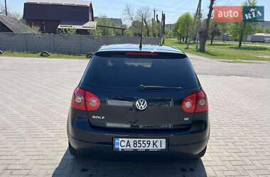 Хэтчбек Volkswagen Golf 2009 в 