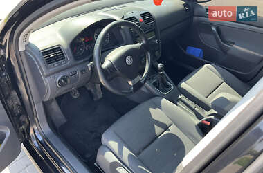 Хэтчбек Volkswagen Golf 2009 в 